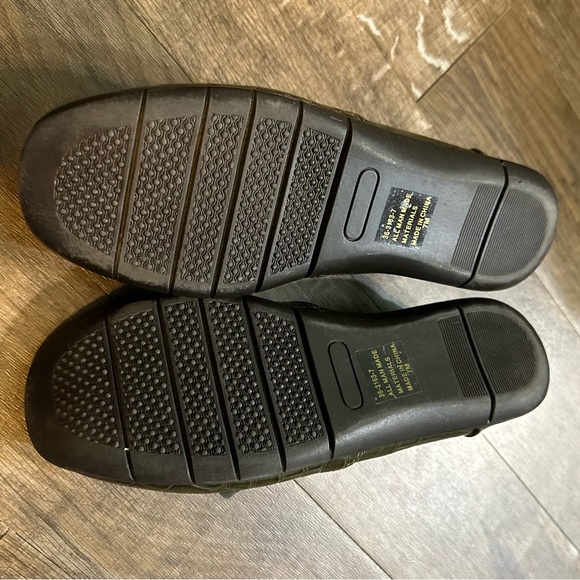 New! 2 pairs of Comfortview Leisa Crocodile Texture Slip on Flats Shoes size 7 - Picture 7 of 8